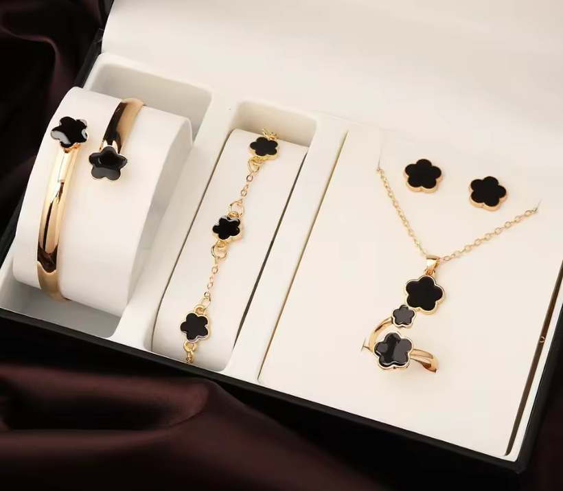 Obsidian Grace - Set de Joyas (Brazalete, pulsera, anillo, pendientes, collar)