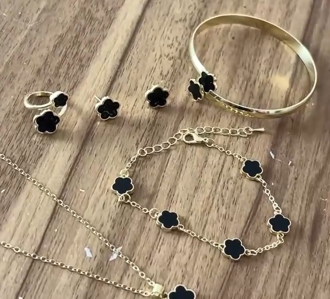 Obsidian Grace - Set de Joyas (Brazalete, pulsera, anillo, pendientes, collar)